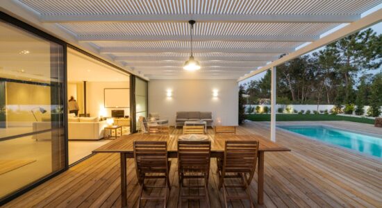 modern-house-with-garden-swimming-pool-and-wooden-49QZV5B-1536x1025